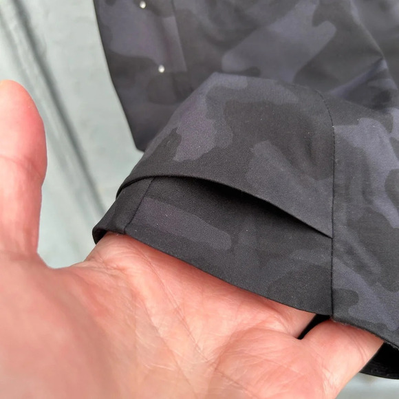 Lululemon The Rain Is Calling Jacket, size 6 - Picture 7 of 16